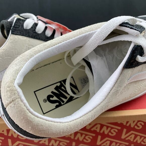 Vans Old Skool Suede Deboss Logo Women’s Various Sizes - Picture 3 of 12